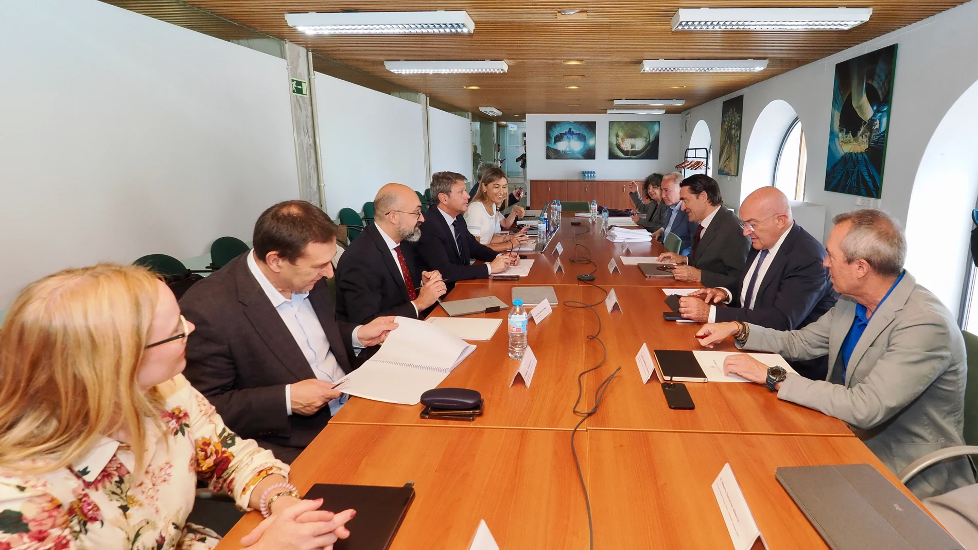 El secretario de Estado de Transportes y Movilidad Sostenible, José Antonio Santano, preside el Consejo de Administración de la Sociedad Valladolid Alta Velocidad, al que asisten el alcalde de Valladolid, Jesús Julio Carnero y el consejero de Medio ambiente, Juan Carlos Suárez Quiñones