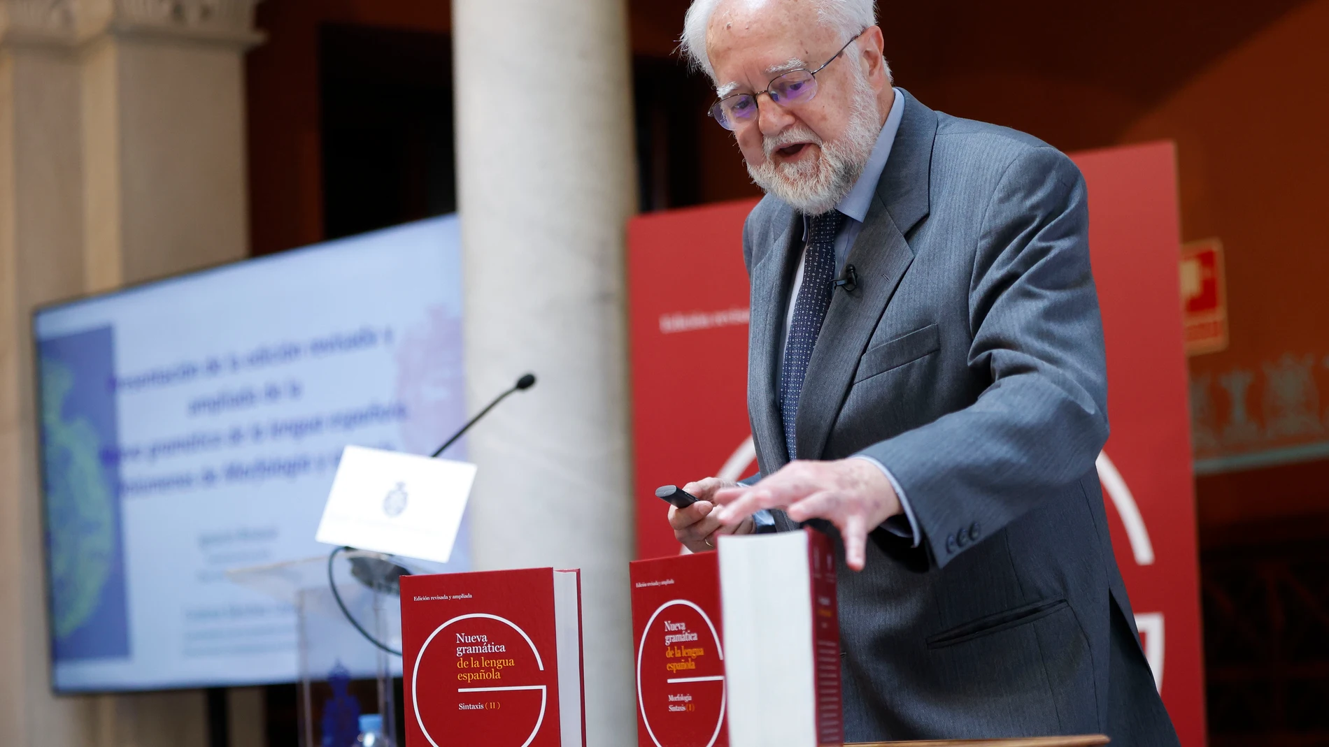 MADRID (ESPAÑA), 12/06/2025.- El académico de la RAE y director de la obra, Ignacio Bosque durante la presentación este jueves de la segunda edición de la Nueva gramática de la lengua española. EFE/ Mario Moron
