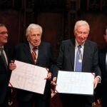 De izq. a der., Xavier Trias, Pere Mir, Antoni Vila Casas y Artur Mas, en 2013, tras recibir la Medalla de Oro de Barcelona