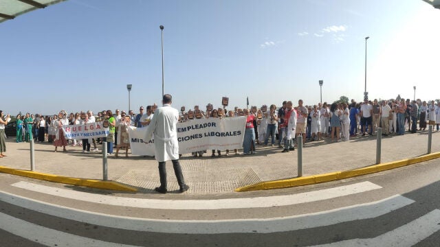 El Hospital de La Ribera va a huelga y demanda a la Conselleria negociar su integración en la sanidad pública
