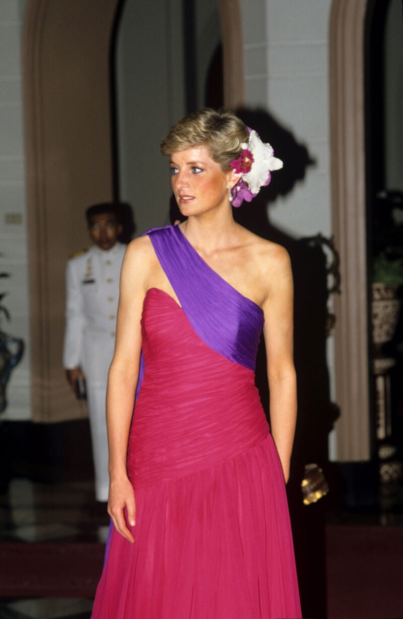 Lady Di con vestido bicolor en Tailandia.