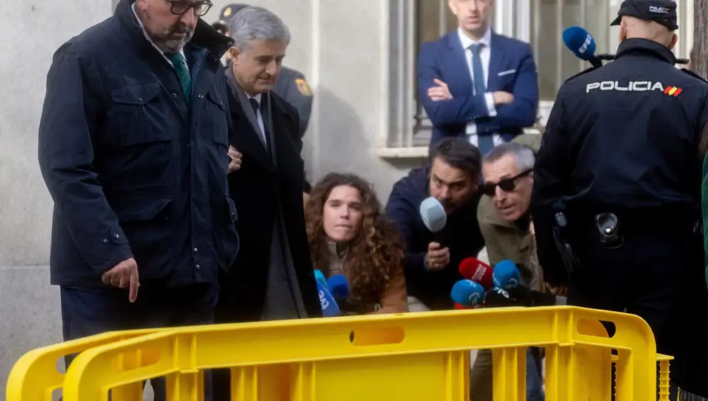 Ábalos y Koldo se repartieron las mujeres de cara a un fin de semana "discreto": "La Carlota se enrolla que te cagas"
