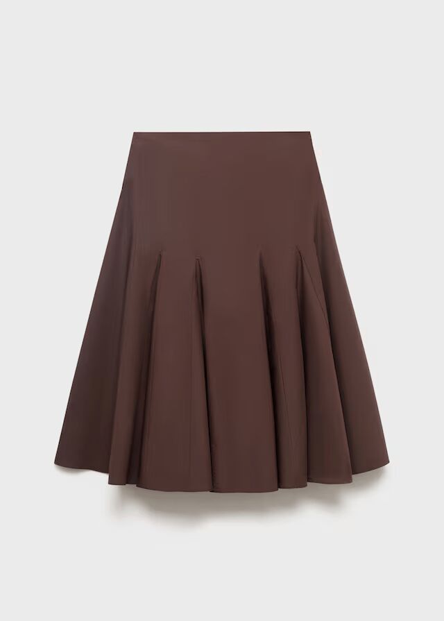 Falda midi pliegues.