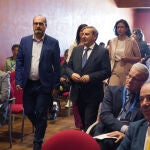 Sanz Merino llega al foro junto a Marco Morala y Lidia Coca