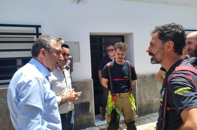 La Diputación de Sevilla distribuye 90.000 litros de agua en los municipios afectados por la rotura de la tubería del Huesna