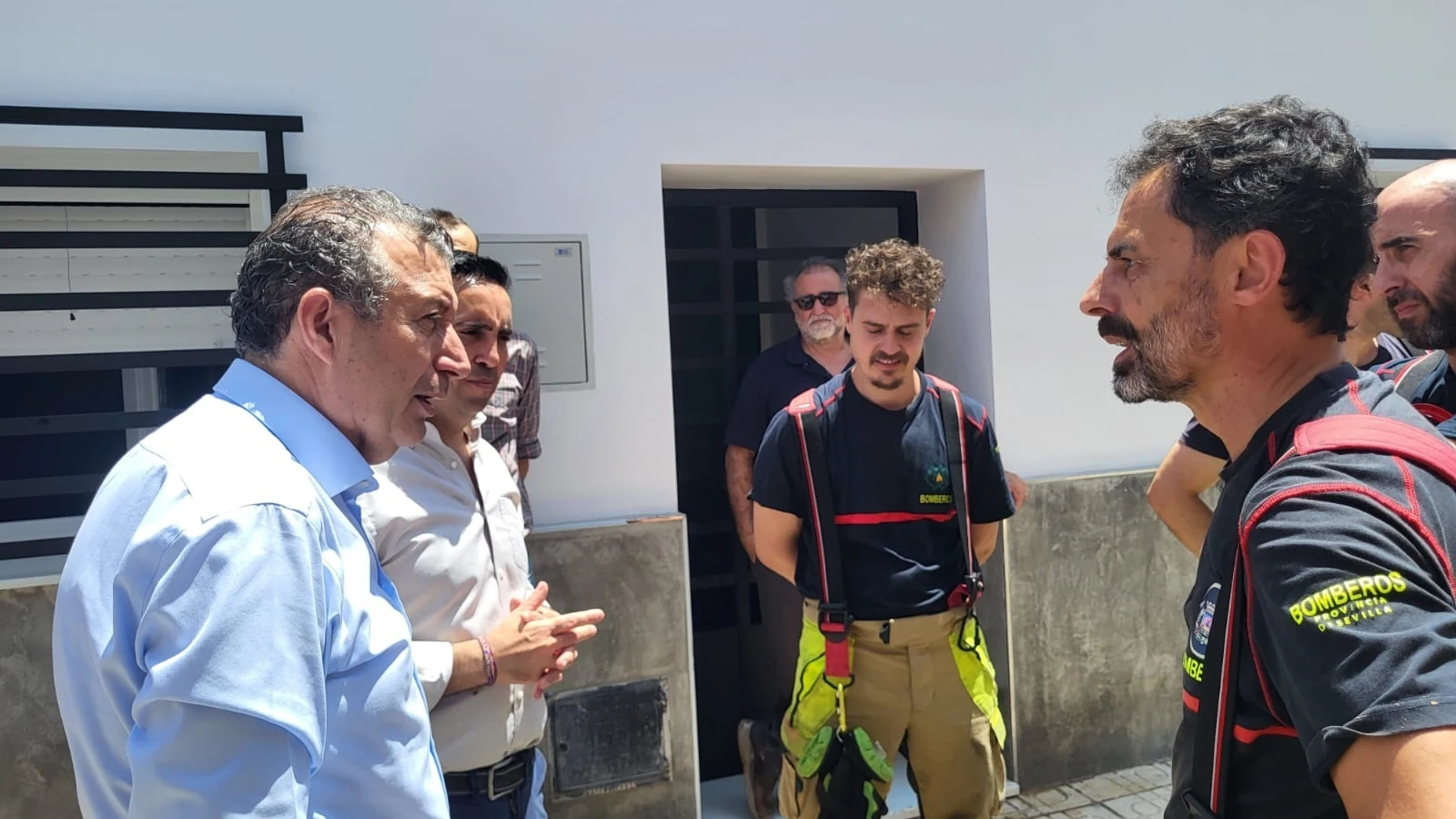 La Diputación de Sevilla distribuye 90.000 litros de agua en los municipios afectados por la rotura de la tubería del Huesna