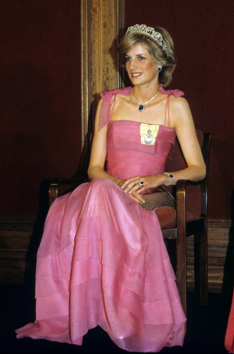 Lady Di con vestido rosa en el Teatro de La Scala.