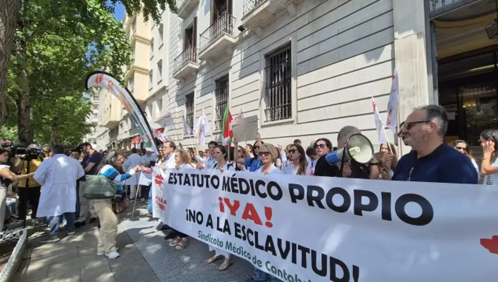 El 90 % de los médicos, en huelga para rechazar el Estatuto Marco, según CESM