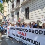 El 90 % de los médicos, en huelga para rechazar el Estatuto Marco, según CESM