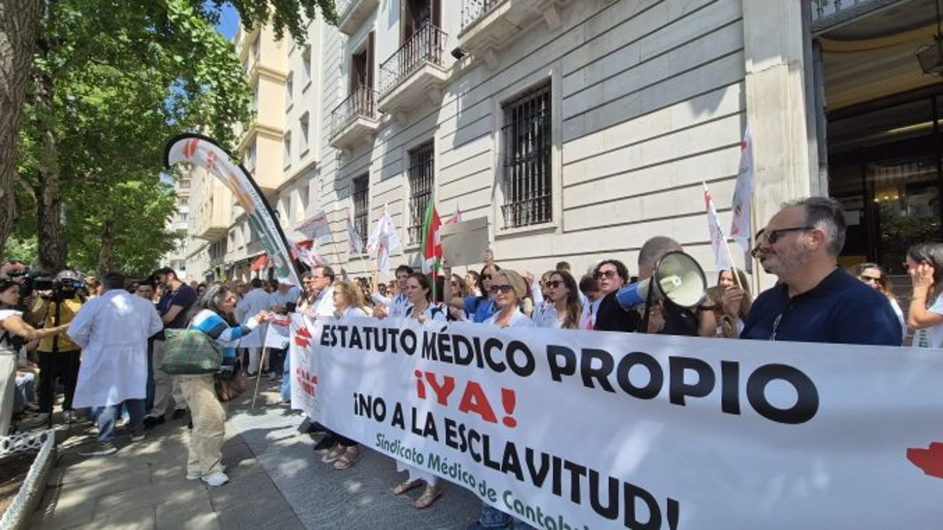 El 90 % de los médicos, en huelga para rechazar el Estatuto Marco, según CESM