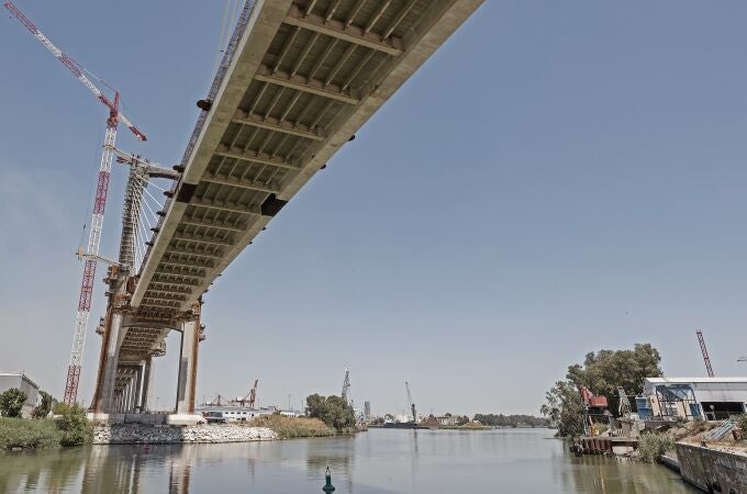 Obras del puente del Quinto Centenario en Sevilla