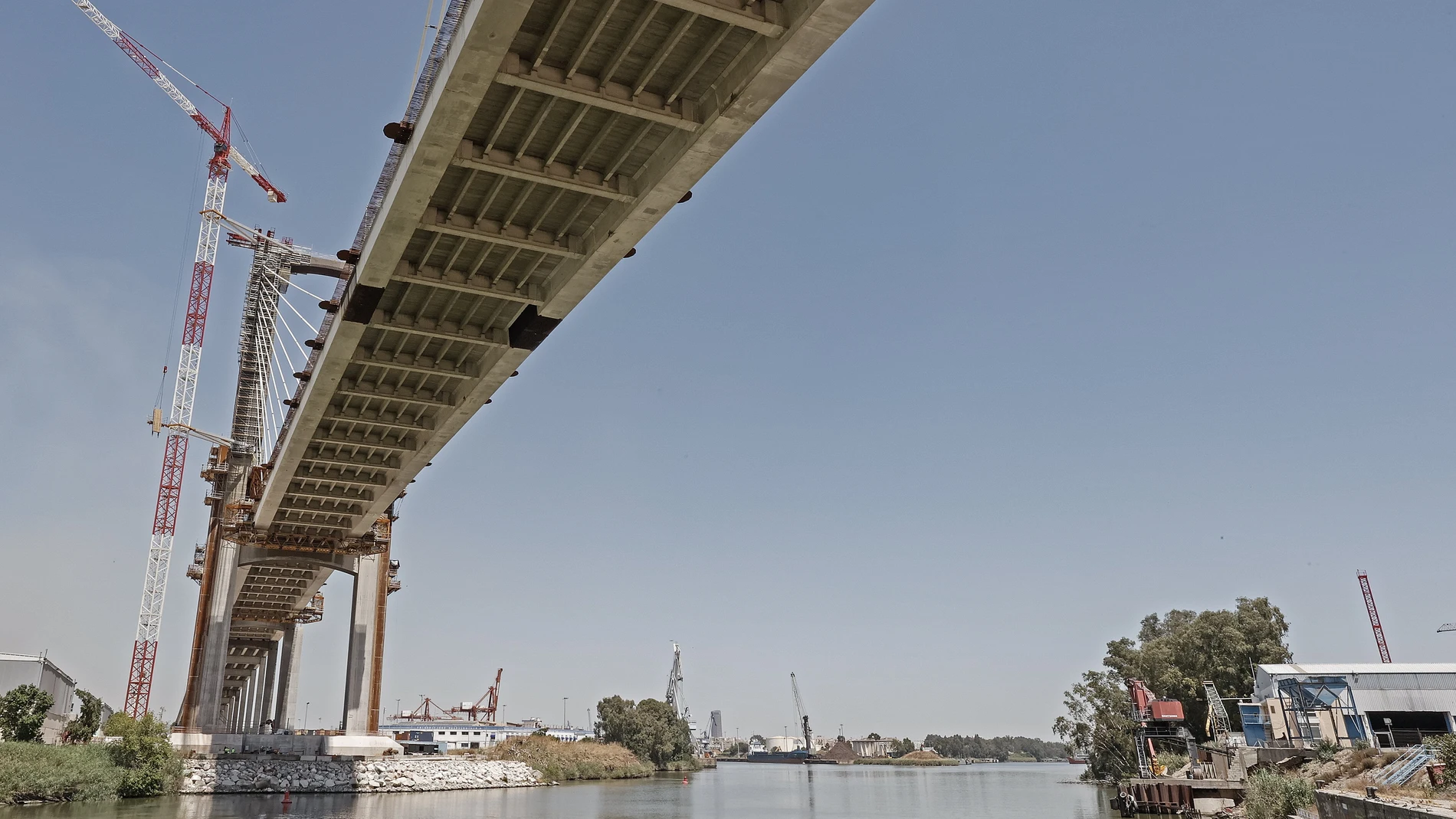 Obras del puente del Quinto Centenario en Sevilla