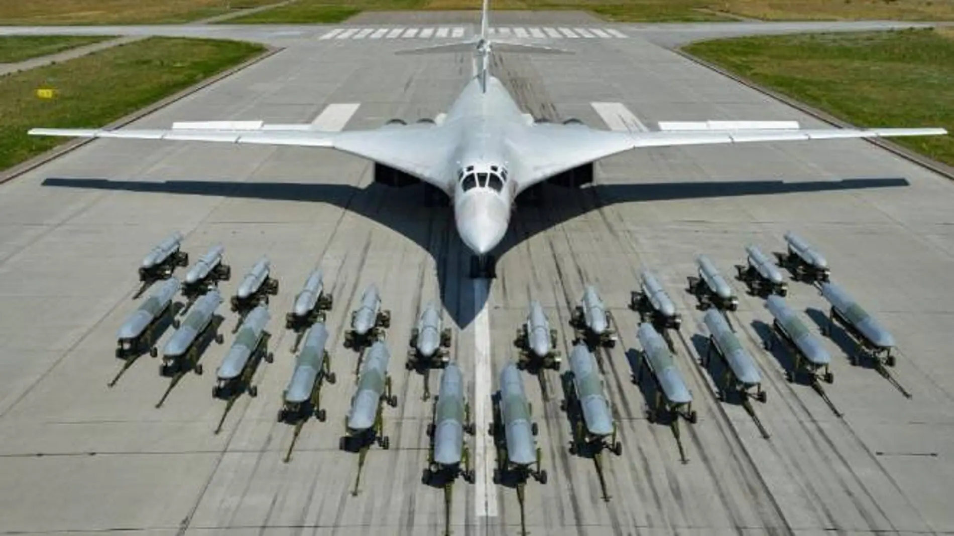 Así es el Tu-160 que Rusia ha desplegado en Ucrania: el bombardero supersónico más grande y rápido del mundo.
