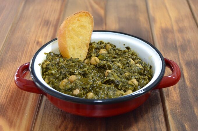 Espinacas con garbanzos, un clásico de la gastronomía sevillana