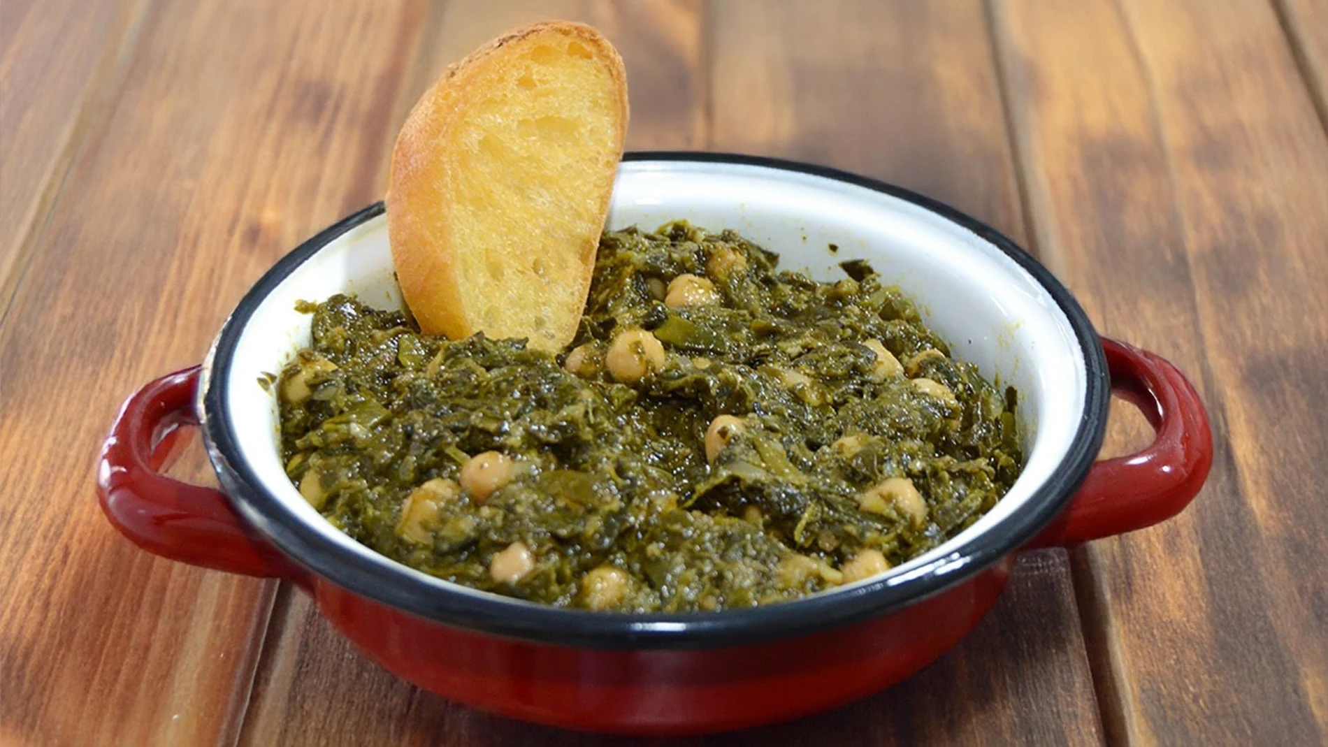 Espinacas con garbanzos, un clásico de la gastronomía sevillana