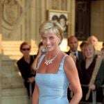 Diana de Gales con look de invitada.