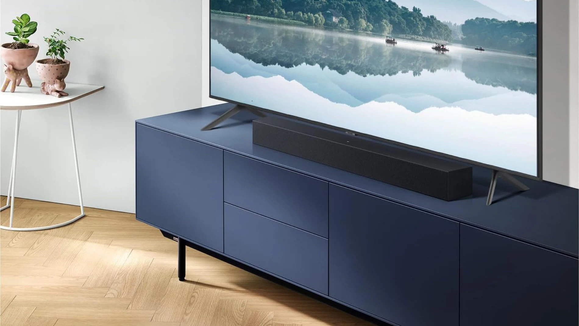 La barra de sonido Samsung HW-C400/ZF se puede conectar de forma inalámbrica y por cable