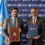 España firma un acuerdo con la OMS para aumentar un 90 % la ayuda de la AECID al organismo