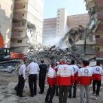 Irán.-La televisión estatal iraní informa de 60 muertos, entre ellos 20 niños, en uno de los ataques israelíes a Teherán