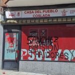Coslada.- PSOE denuncia un ataque vandálico a su sede con mensajes como 'Sánchez dimisión' o 'Traidores'