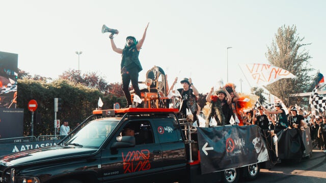 WAH Show deslumbró en el Roadshow de MADRING con una actuación única a pie de asfalto 