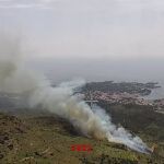 Un incendio forestal arde a las afueras de Cadaqués
