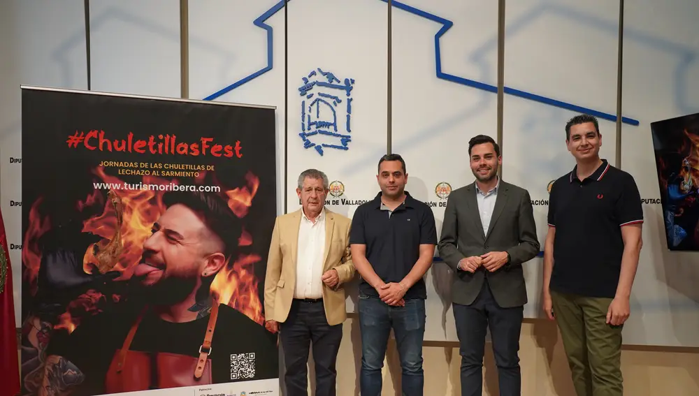 El diputado Roberto Migallón presenta el festival junto al alcalde de Quintanilla de Onésimo, Carlos del Barrio, y los organizadores de este evento gastronómico José Antonio Ojosnegros y César González Linares