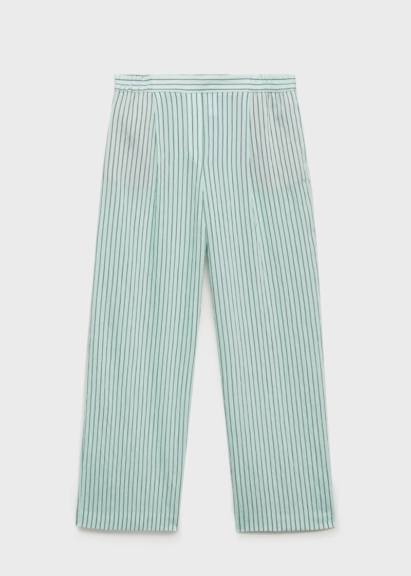 Pantalones de rayas.