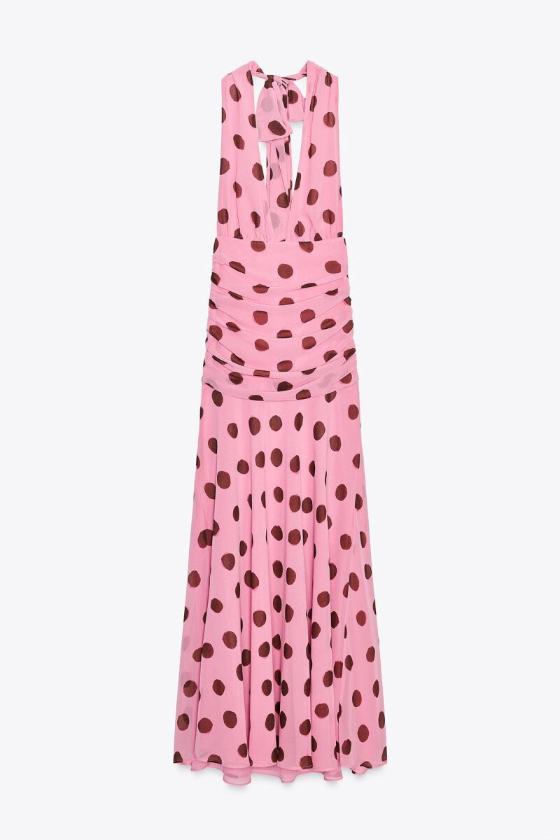 Vestido en rosa.