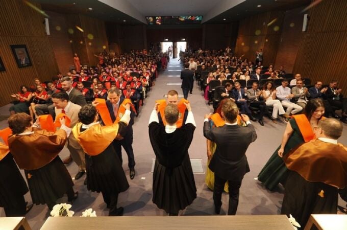 La UEMC celebra la graduación de más de un centenar de estudiantes de titulaciones híbridas y virtuales de la Promoción 2025