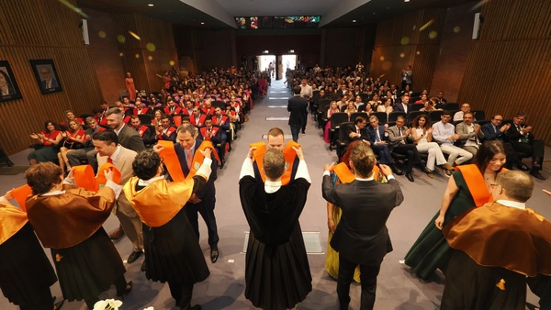 La UEMC celebra la graduación de más de un centenar de estudiantes de titulaciones híbridas y virtuales de la Promoción 2025