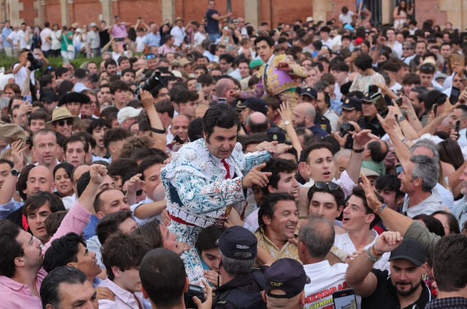 Morante corta un rabo en La Glorieta de Salamanca