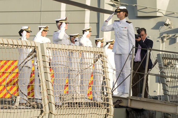 La Princesa Leonor embarca en la fragata “Blas de Lezo”, en las Palmas de Gran Canaria