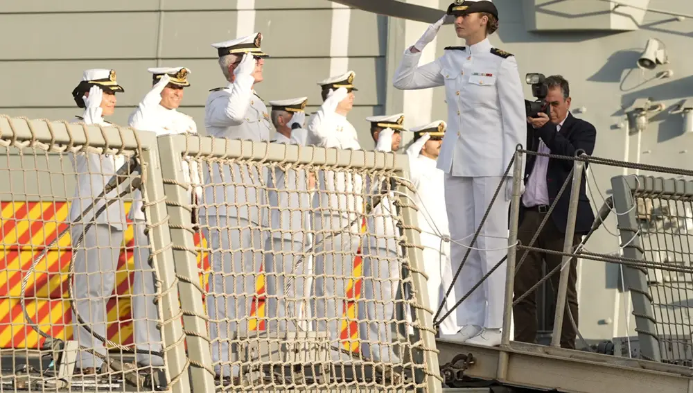 La Princesa Leonor embarca en la fragata “Blas de Lezo”, en las Palmas de Gran Canaria