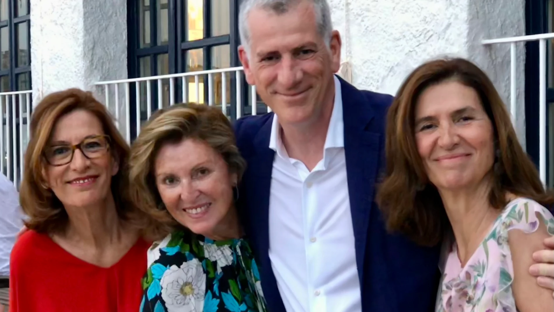 Imagen familiar de la familia Ensesa: Julia, Virginia, Carina y Josep Ensesa Viñas