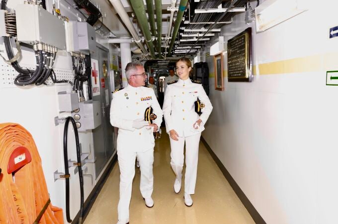 La Princesa Leonor embarca en la fragata “Blas de Lezo”, en las Palmas de Gran Canaria