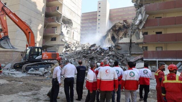 Irán.-La televisión estatal iraní informa de 60 muertos, entre ellos 20 niños, en uno de los ataques israelíes a Teherán