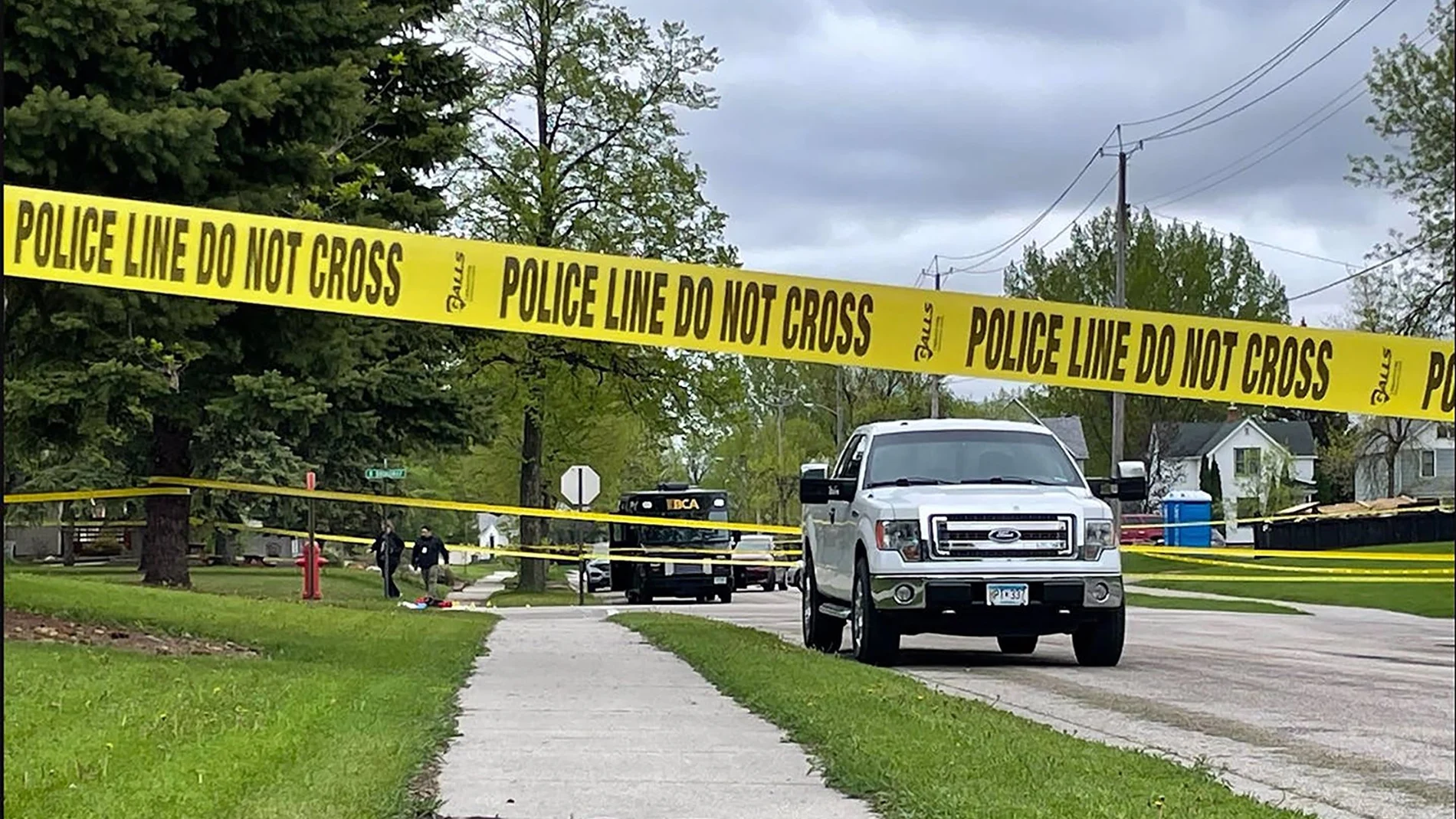 EEUU.- AMP.- Un individuo presuntamente disfrazado de policía hiere a tiros a dos congresistas demócratas en Minnesota