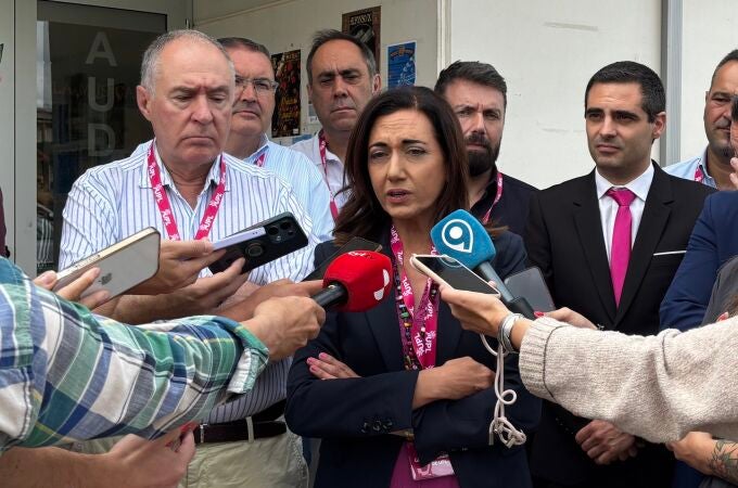 Alicia Gallego atiende a la prensa tras ser elegida como nueva secretaria general de la UPL