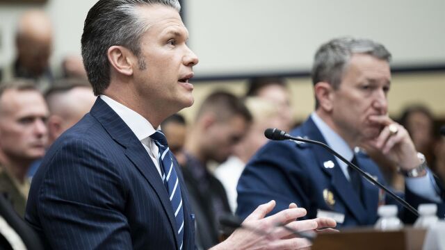 Irán.- Hegseth avisa a Irán que no ataque intereses estadounidenses pero tiende la mano a Teherán a una salida dialogada