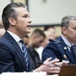 Irán.- Hegseth avisa a Irán que no ataque intereses estadounidenses pero tiende la mano a Teherán a una salida dialogada