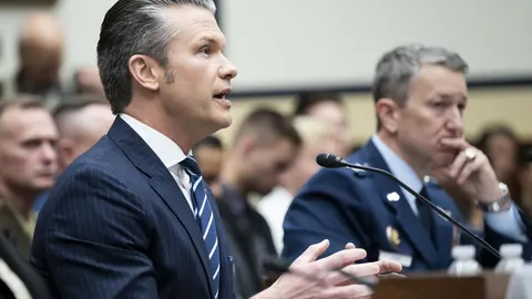 Irán.- Hegseth avisa a Irán que no ataque intereses estadounidenses pero tiende la mano a Teherán a una salida dialogada