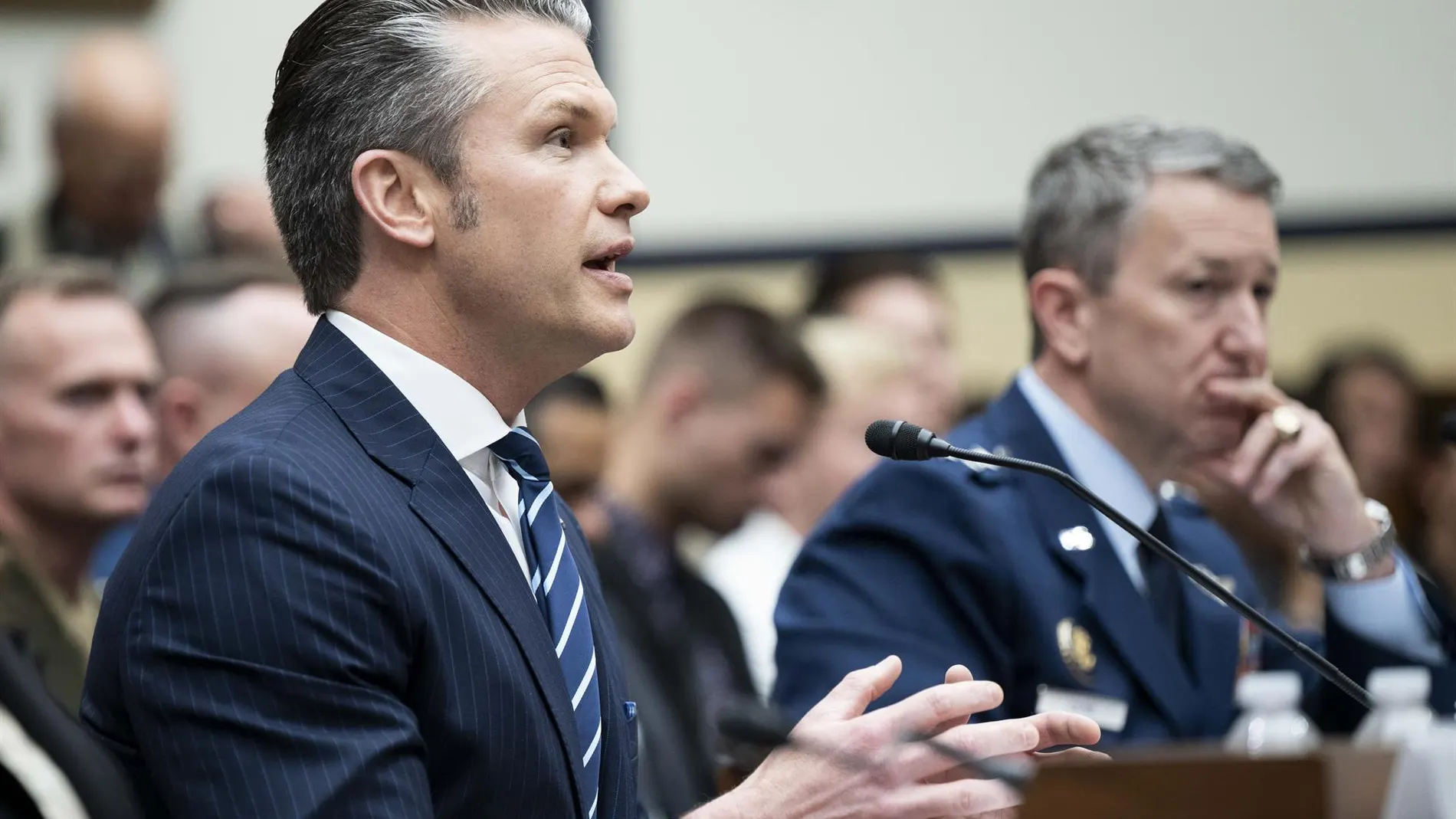 Irán.- Hegseth avisa a Irán que no ataque intereses estadounidenses pero tiende la mano a Teherán a una salida dialogada