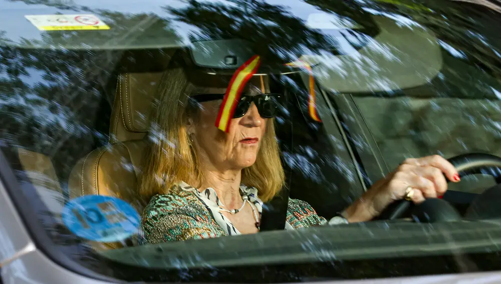 Infanta Elena dirigiéndose a la Zarzuela.