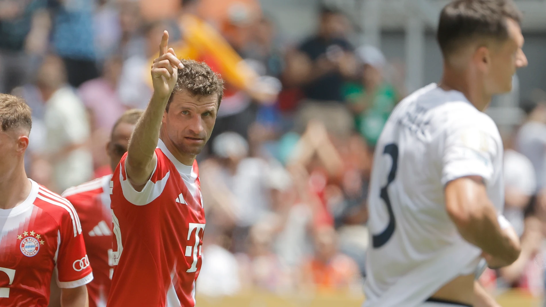 . CINCINNATI (ESTADOS UNIDOS), 15/06/2025.- Thomas Müller de Bayern celebra un gol ante Auckland este domingo, en un partido del Mundial de Clubes entre el Bayern Munich y Auckland City en el estadio TQL de Cincinnati, Ohio (EE.UU.). EFE/Juan Ignacio Roncoroni