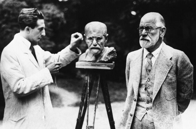 Sigmund Freud, father of psychoanalysis, as he poses for sculptor Oscar Nemon in Vienna. 