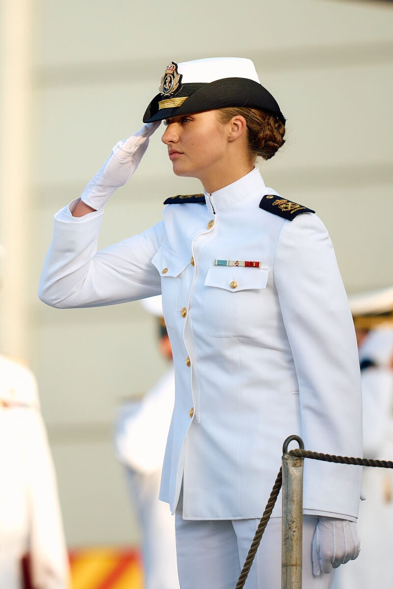 Princesa Leonor embarcando en el Blas de Lezo.