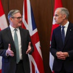 Keir Starmer y el canadiense Mark Carney en la cumbre del G7
