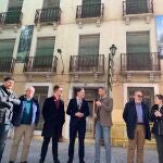 El consejero García Montoro junto al alcalde de Caravaca de la Cruz, José Francisco García