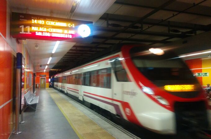 Tren de Renfe Cercanías Málaga en la estación María Zambrano